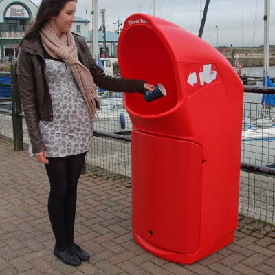 Combo Delta Litter Bin in Red in use.