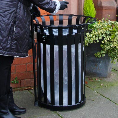Everglade Litter Bin (85ltr) in use.