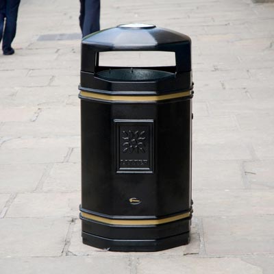 Stanford Litter Bin in Black.
